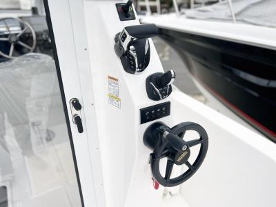 YFR-27HMEX F250(試乗艇)