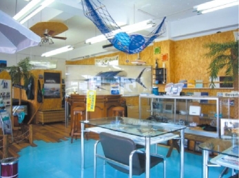 明るい店内です！